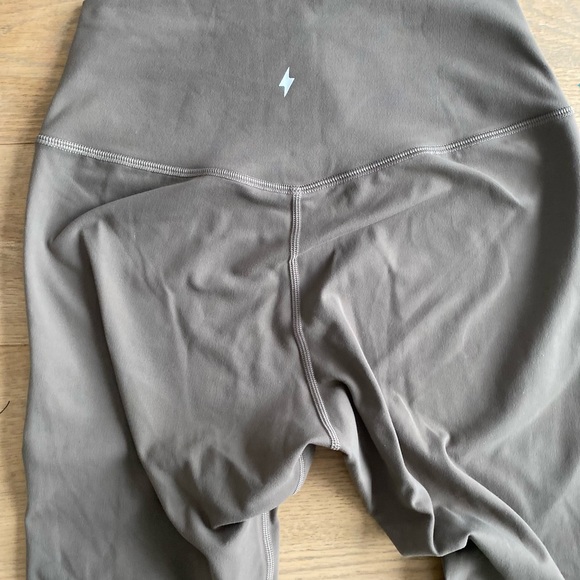 Azur Classic Fit High-waisted leggings. Size M. Excellent Condition. - Picture 5 of 6